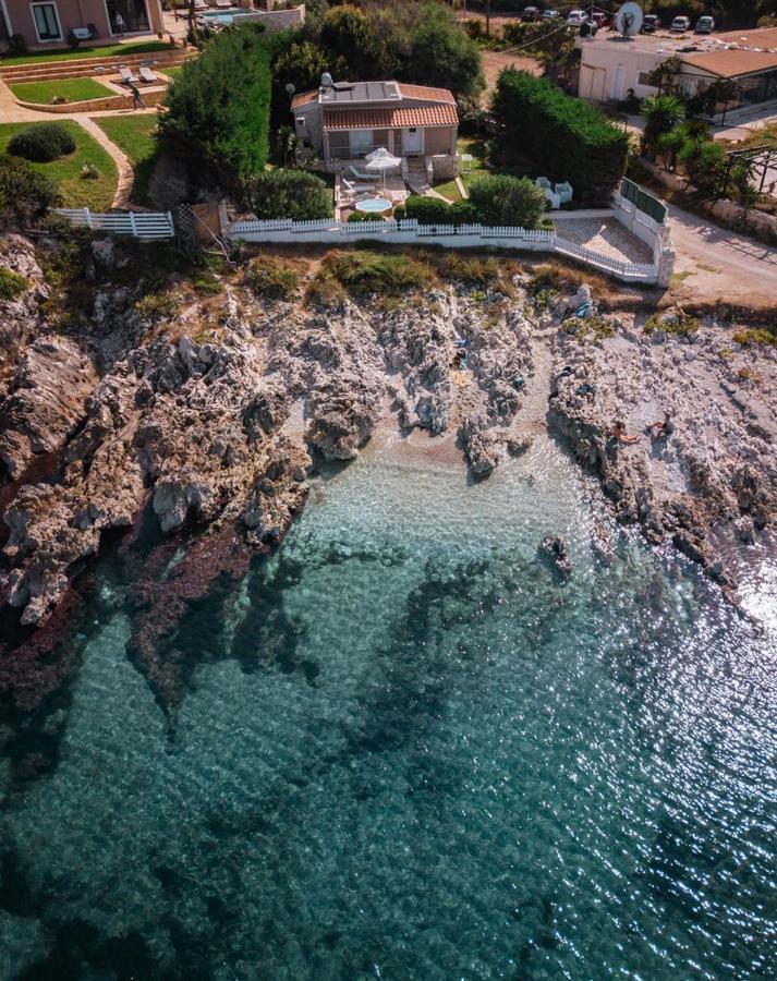 Neptune Sea House - Beachfront Agios Spyridon  Exterior foto